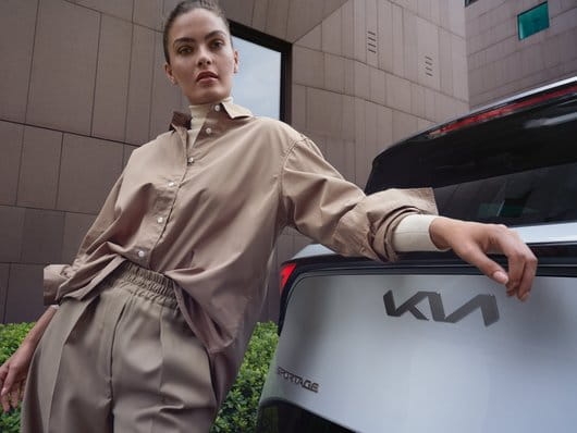 Listwa ozdobna klapy bagażnika, piano black, Kia Sportage, Sportage GT-line, Sportage  HEV / PHEV, Sportage  HEV / PHEV  GT-line